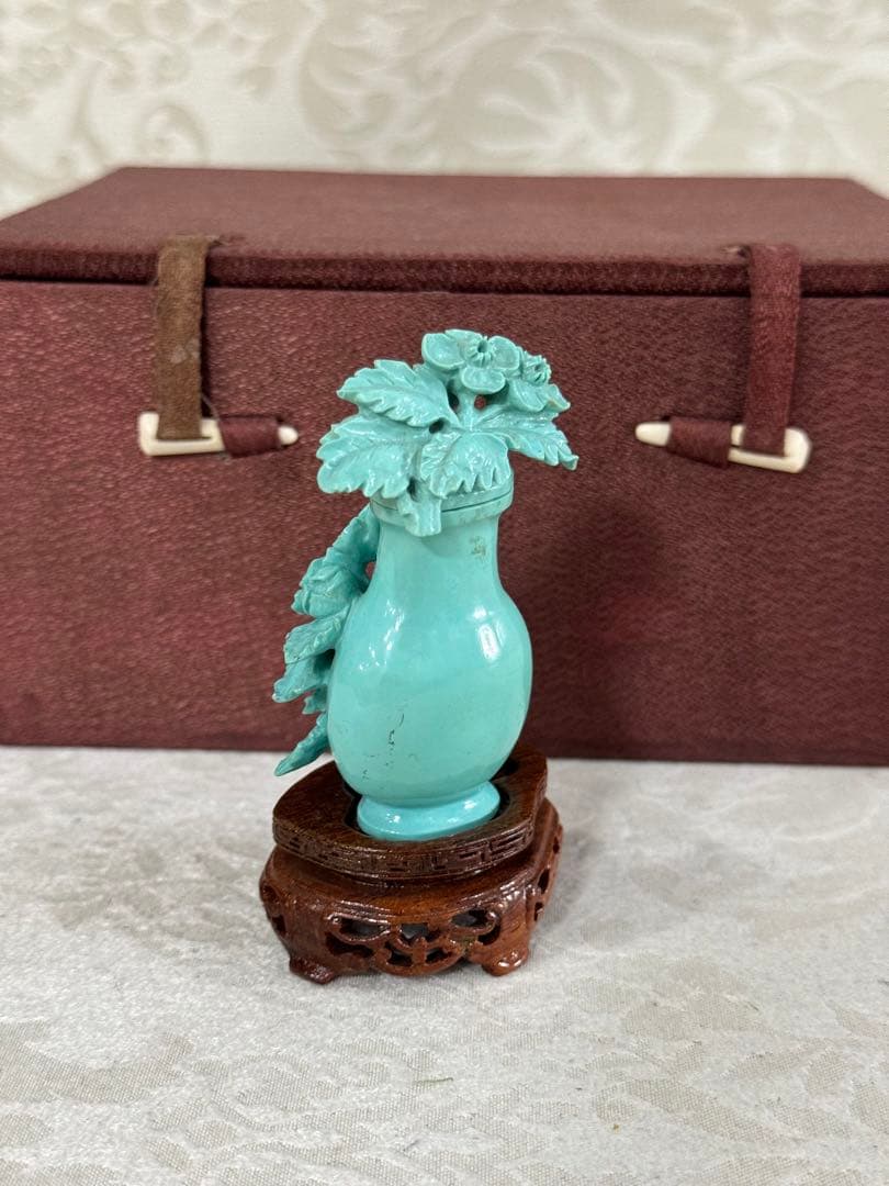 中国骨董　美術品　緑松石　彫刻　飾り物　木製台座付き