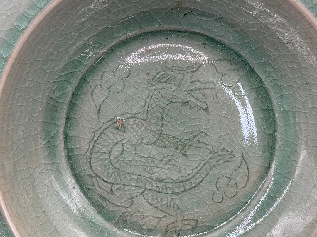 青磁　龍の模様　大皿　送料込み251024