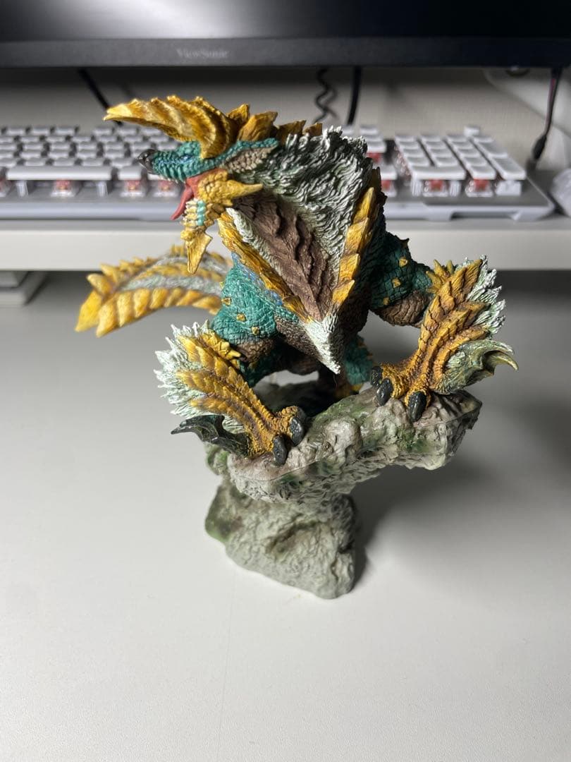 クリエイターズモデル　モンハンフィギュア　ジンオウガ