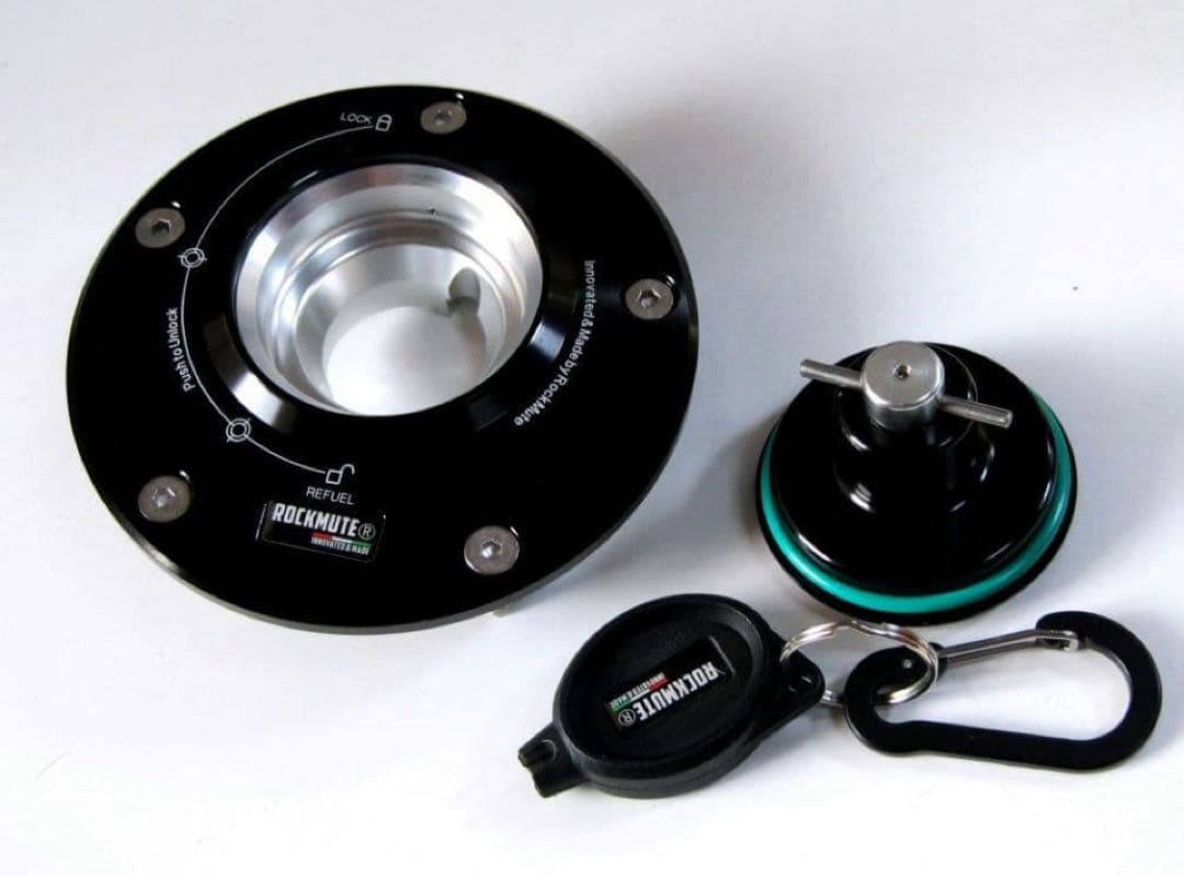 Z900RS専用の別注品／CNC削り出しアルミビレットタンクキャップ(ロック付)