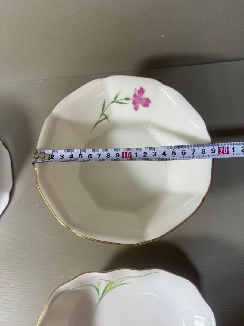 2397 香蘭社　金彩　深鉢2客　楕円鉢1客