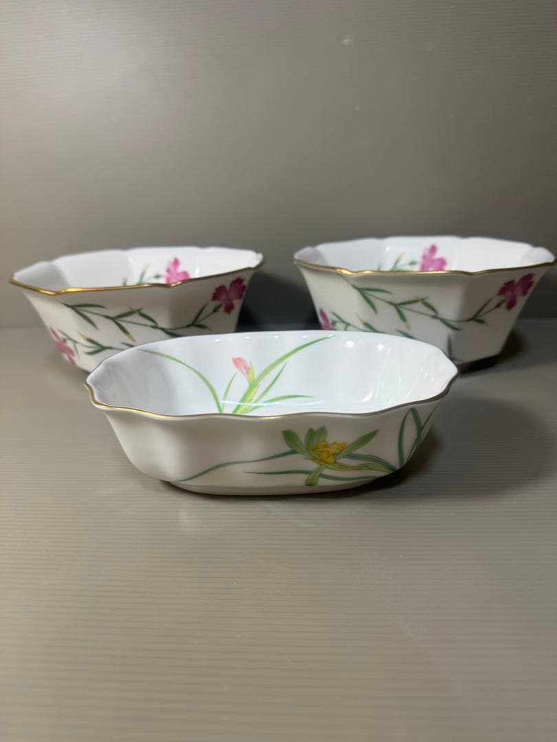 2397 香蘭社　金彩　深鉢2客　楕円鉢1客