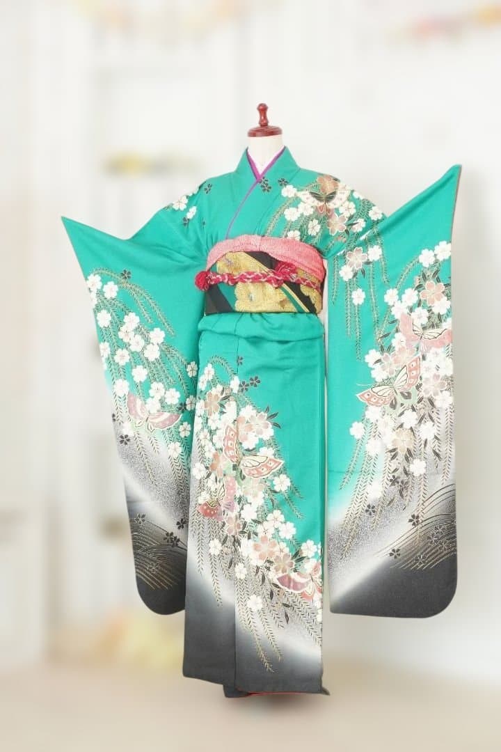 振袖 グリーン　花と蝶柄　必ず商品説明読んで下さい！値段交渉します！