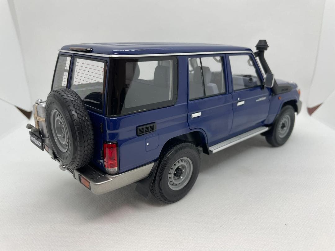 702-024 Almost Real 1/18 トヨタ ランド クルーザー
