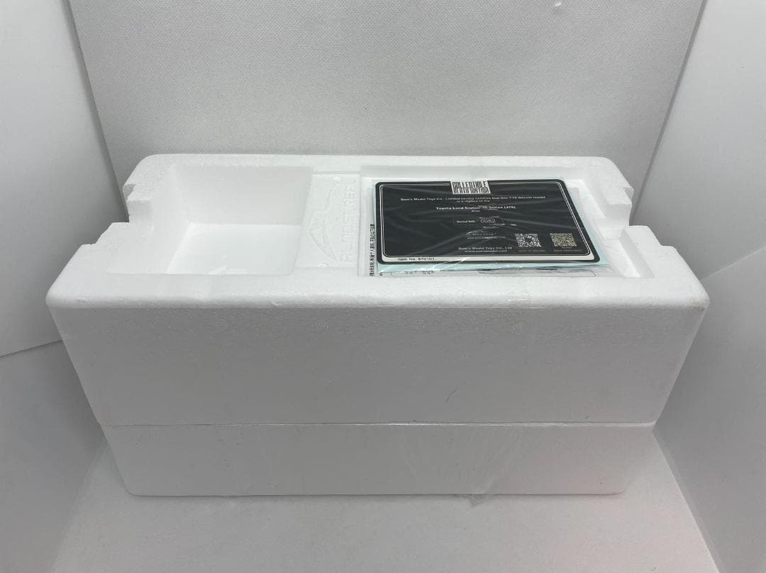 702-024 Almost Real 1/18 トヨタ ランド クルーザー