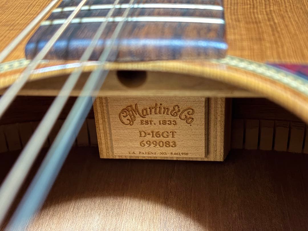 Martin D-16GT アコースティックギター