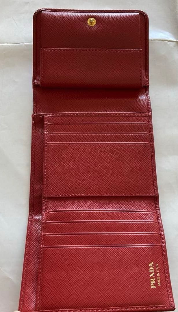 ＰＲＡＤＡプラダ　折り財布　レザー製レッド
