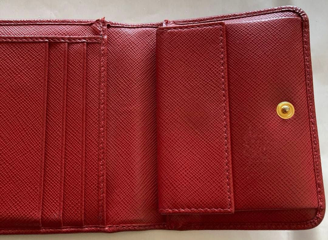 ＰＲＡＤＡプラダ　折り財布　レザー製レッド
