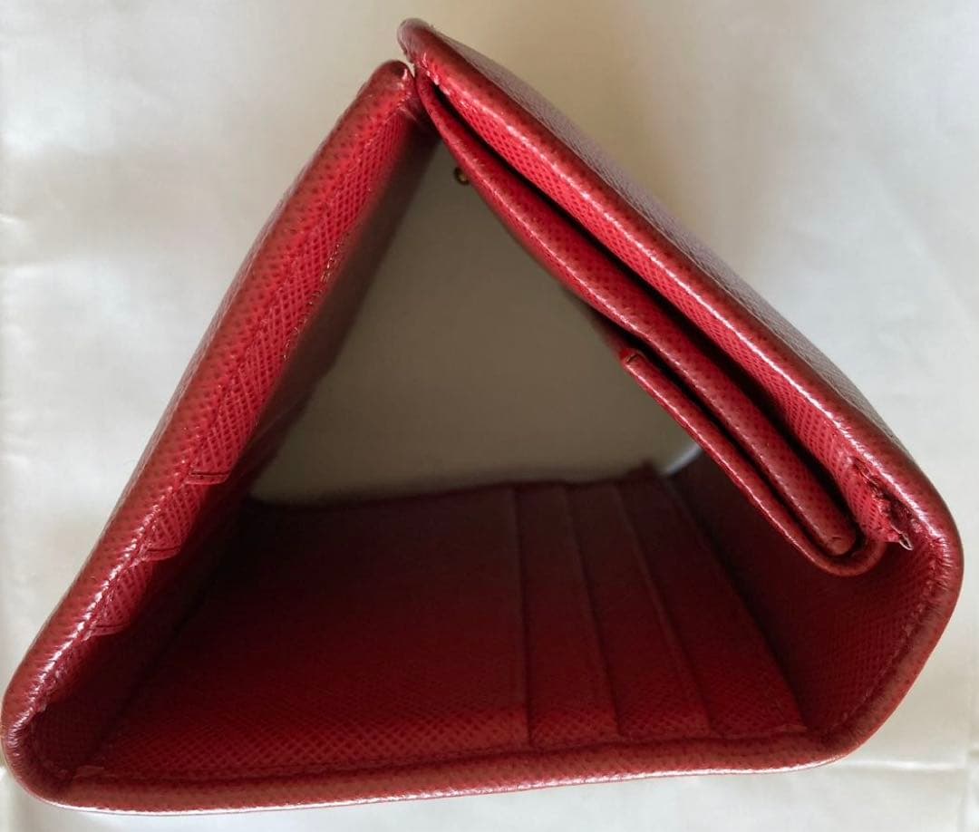 ＰＲＡＤＡプラダ　折り財布　レザー製レッド