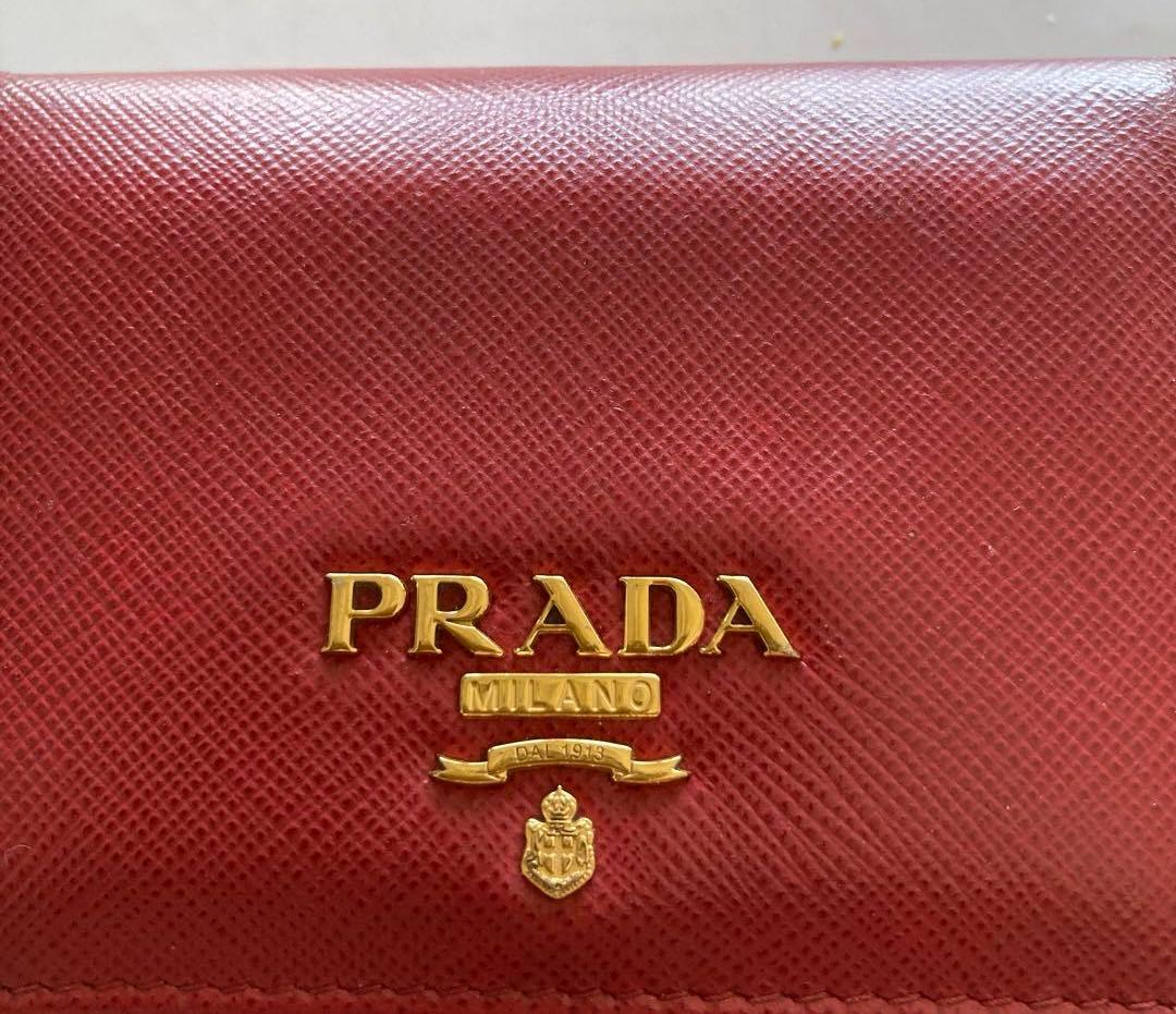 ＰＲＡＤＡプラダ　折り財布　レザー製レッド