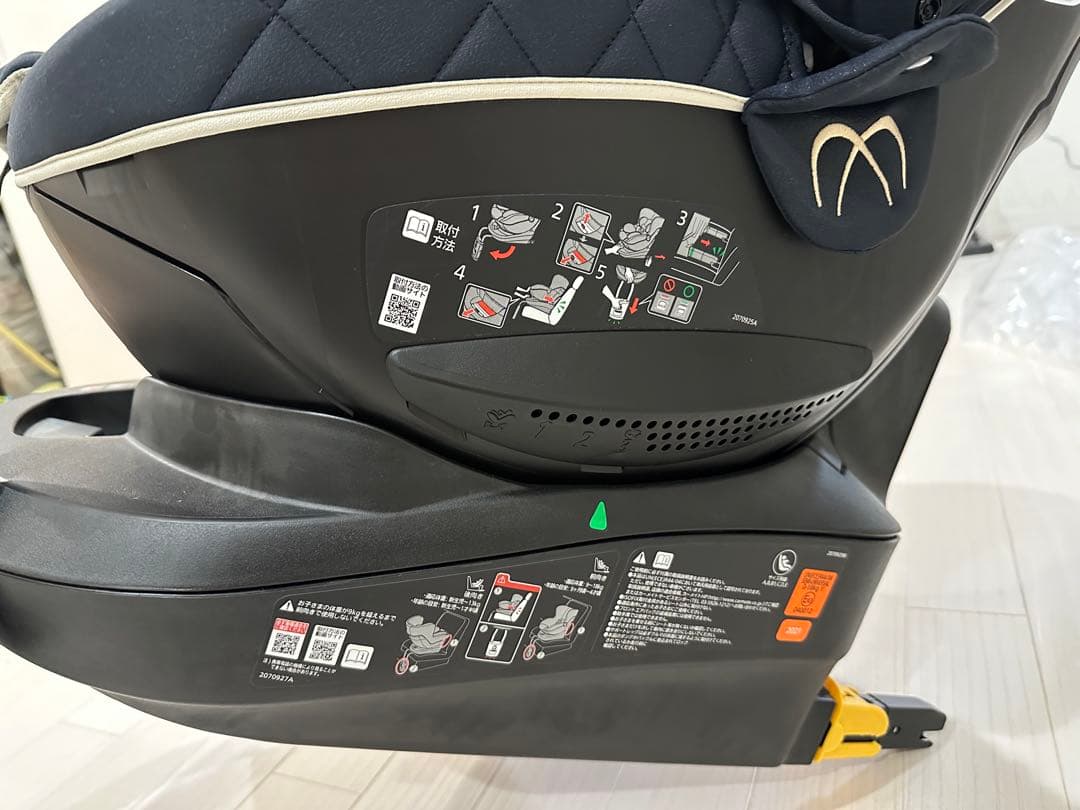 エールべべ　クルット6i チャイルドシート ネイビーISOFIX 回転式 新生児