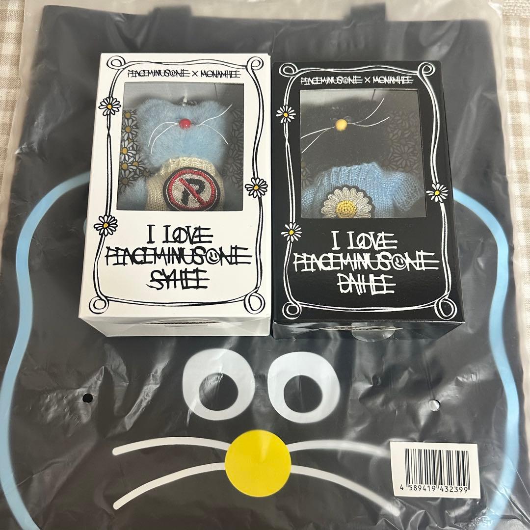 PEACEMINUSONE X MONAMHEE ぬいぐるみキーリング