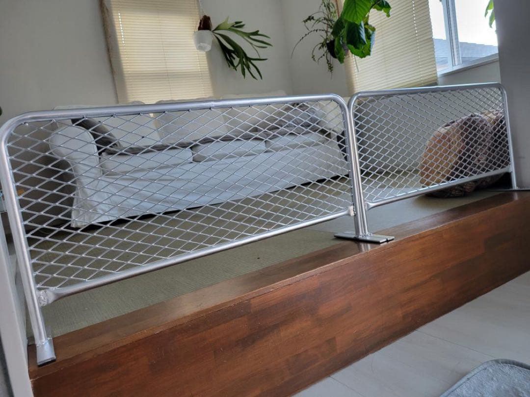 愛犬の脱走防止に！自立式アメリカンフェンス風バリケード800×400