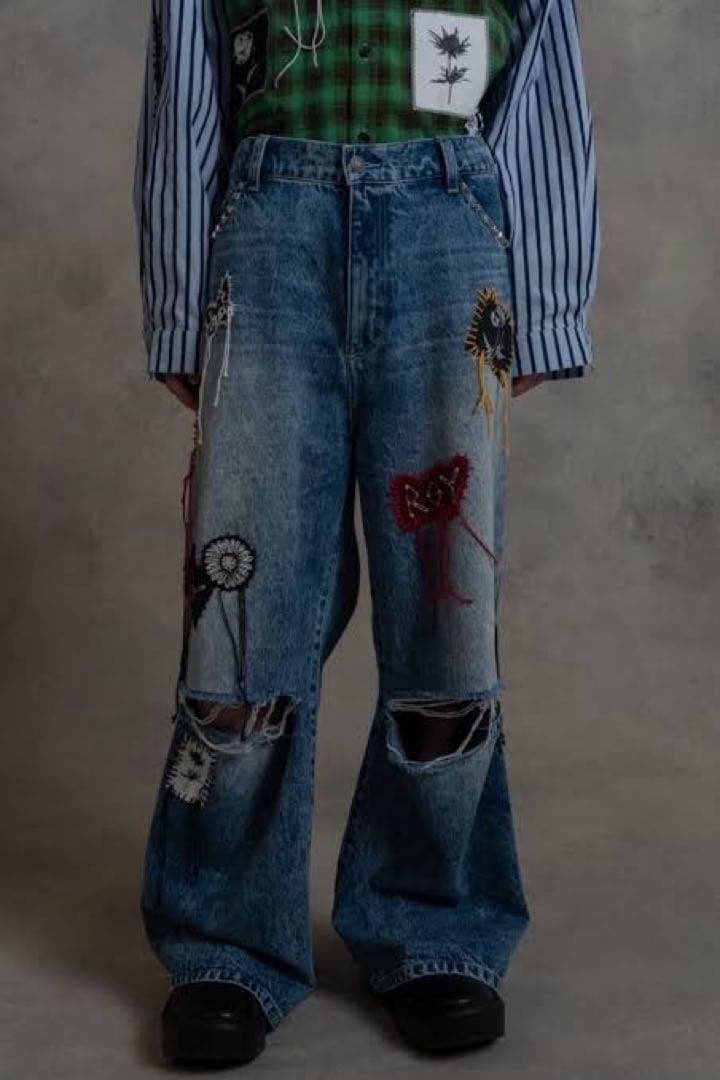 LiSAプロデュースブランドROY 『クラッシュデニムパンツ』