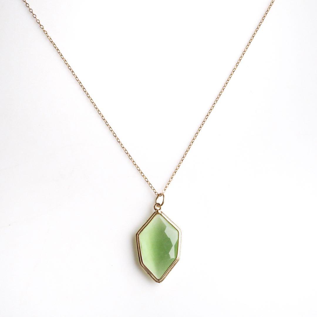 【ほぅ】オリーブキャッツアイの枠留めネックレストップ