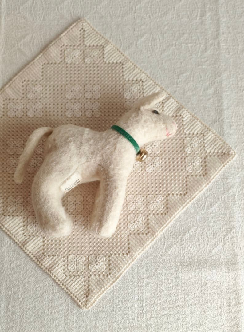 * vintage animal ୨୧ * 抱きしめたい フワフワ羊の赤ちゃん