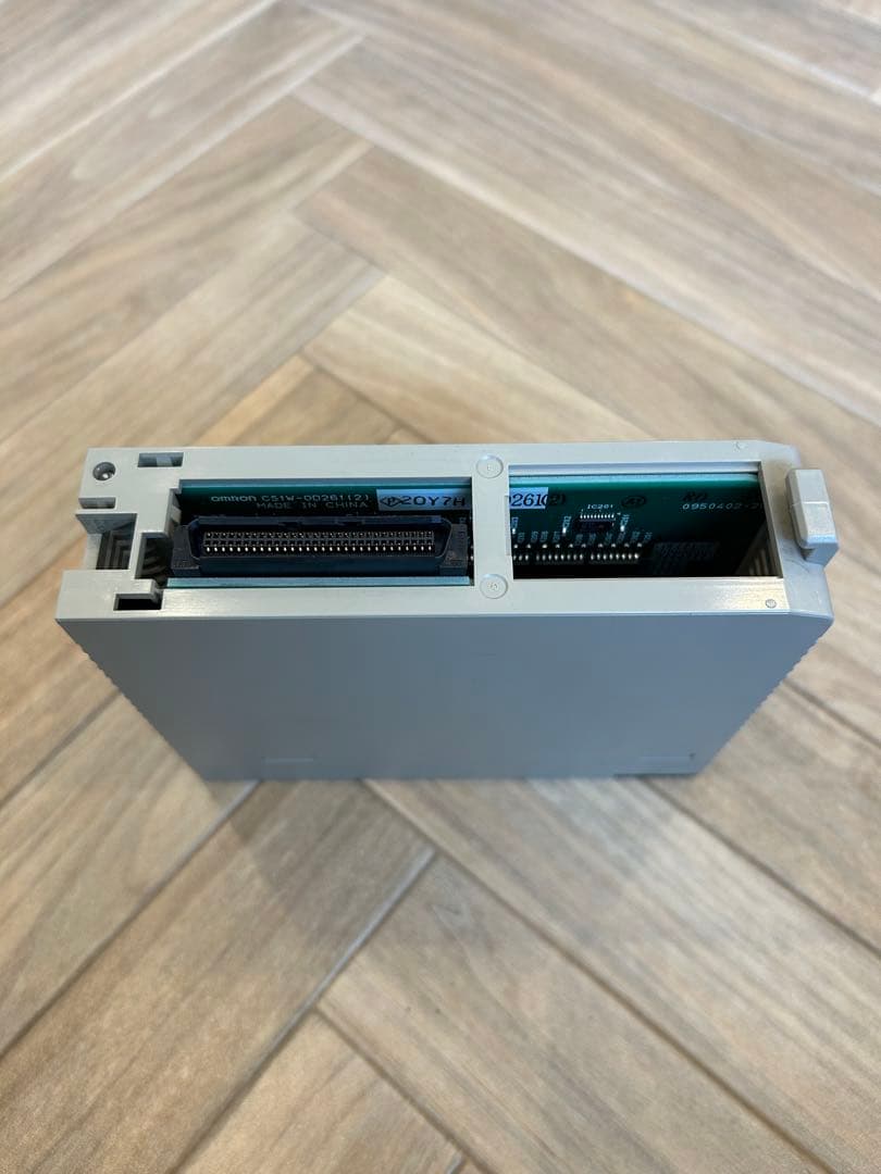 【新品未使用】オムロン 出力ユニット CS1W-OD261