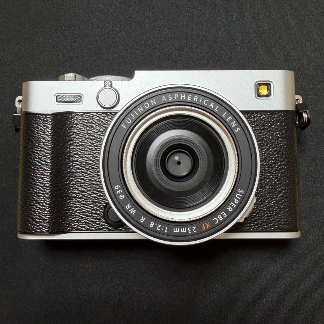 FUJIFILM X-E5 シルバー ボディのみ 27年8月まで保証付き