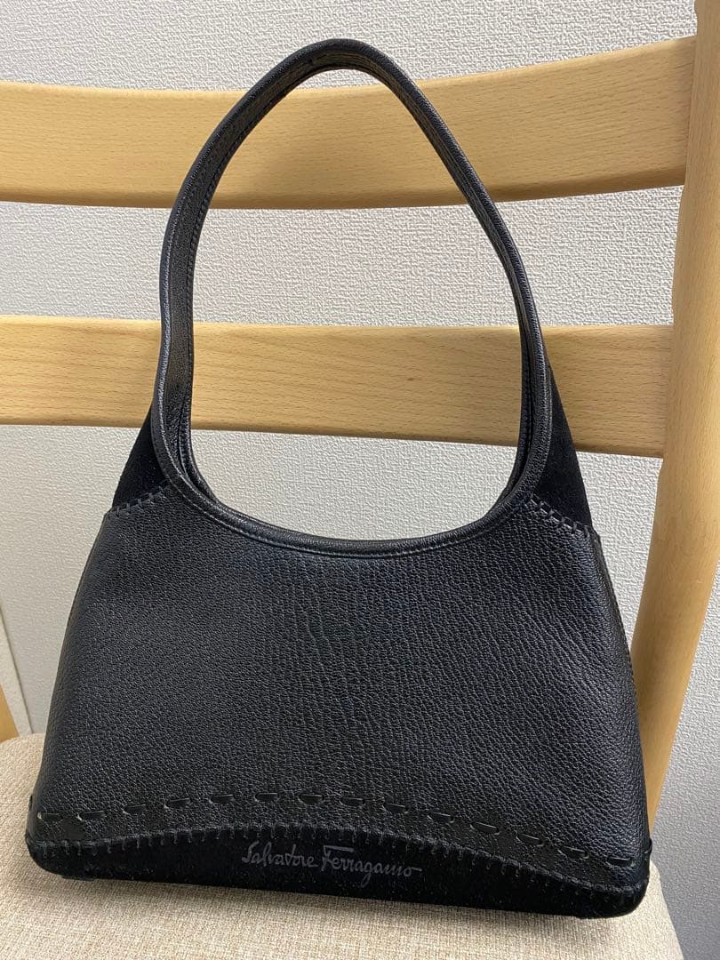Salvatore Ferragamo 黒 レザー ハンドバッグ