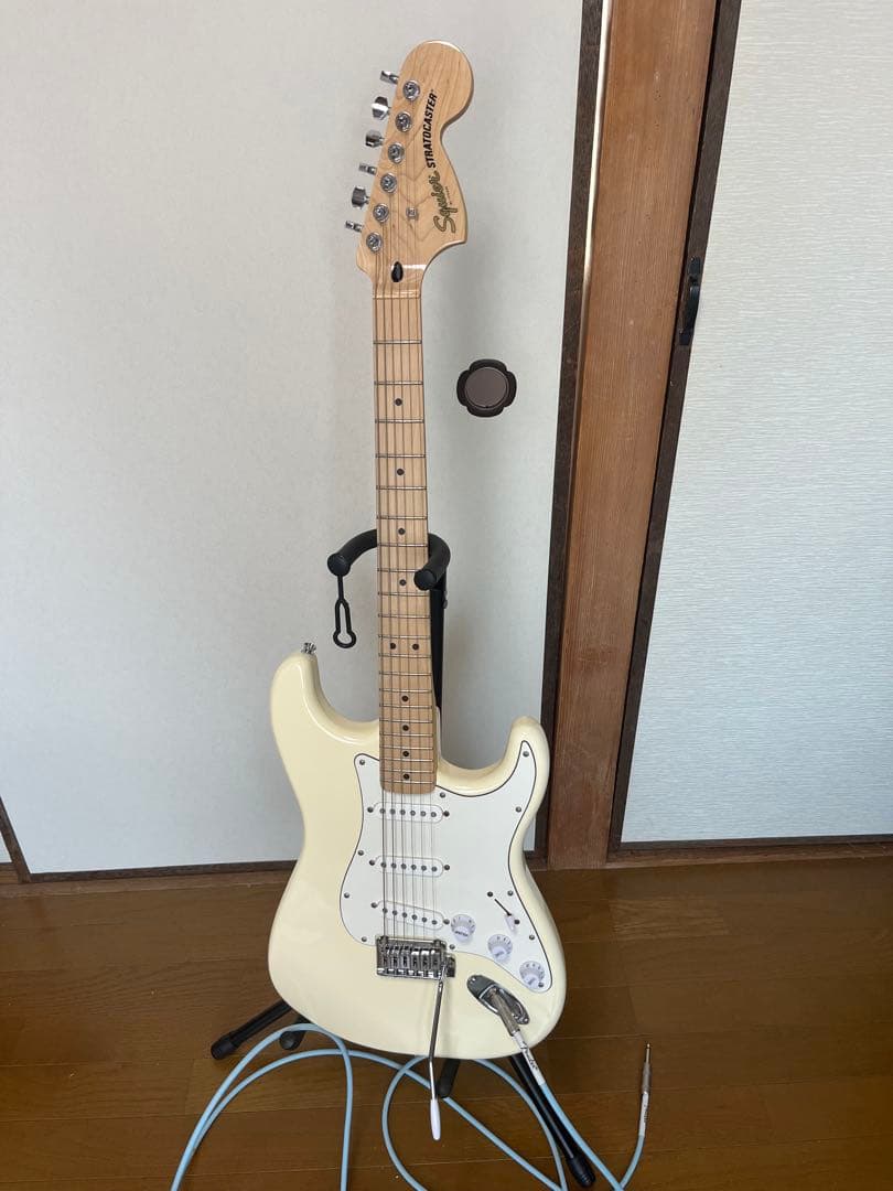 squier STRATOCASTER エレキギター＋スタンド＋ケーブルセット