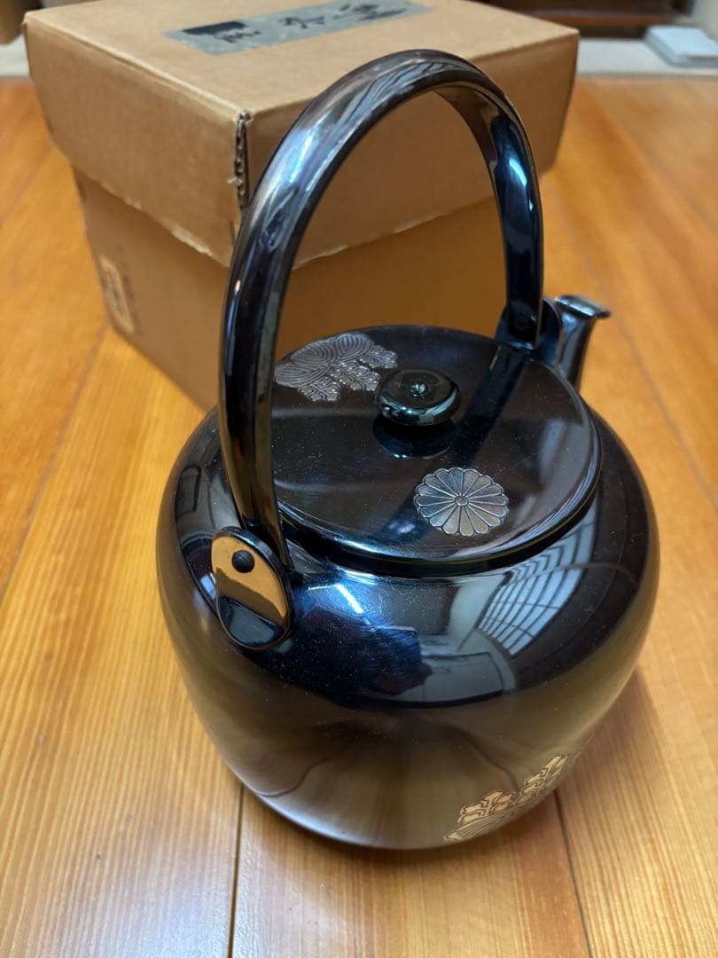 水次ヤカン　菊桐　銀燻し仕上