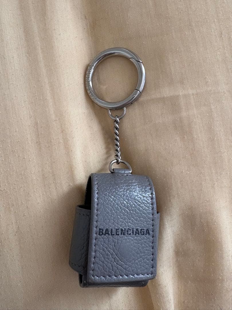 BALENCIAGA グレー レザー キーホルダー