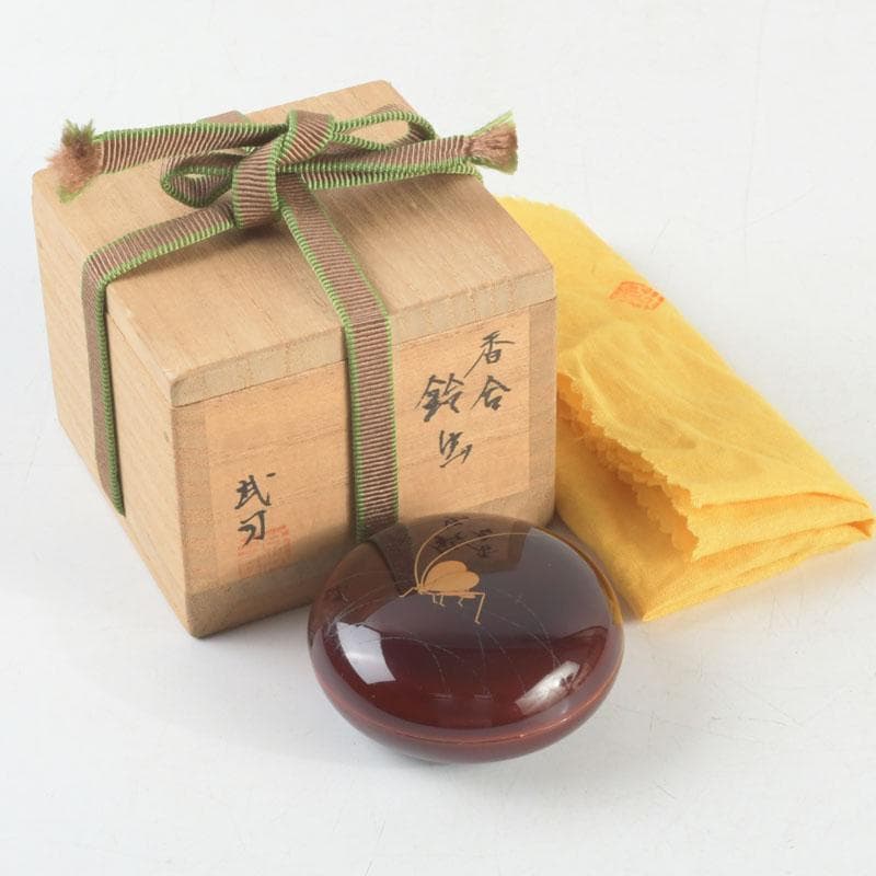 茶道具　武司作　鈴虫蒔絵　内金溜　香合　共布共箱　V　9517