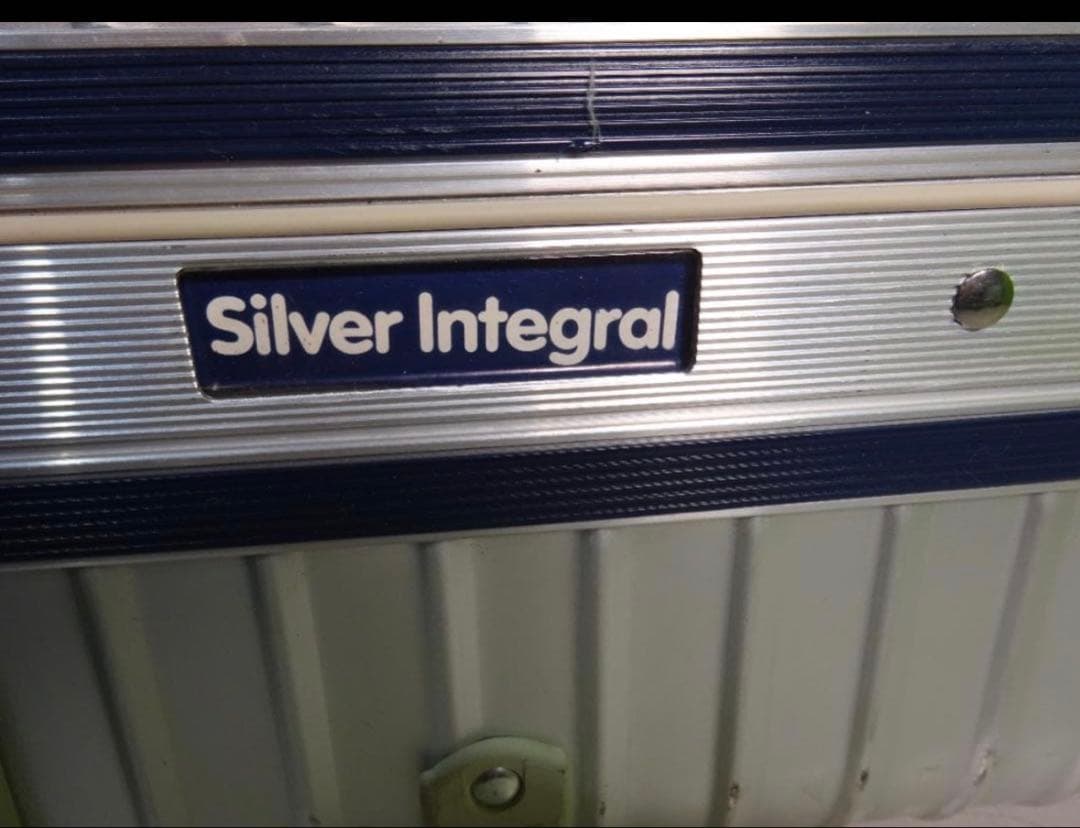 RIMOWA リモワ トパーズスーツケース 70L ４輪 アルミ製シルバー