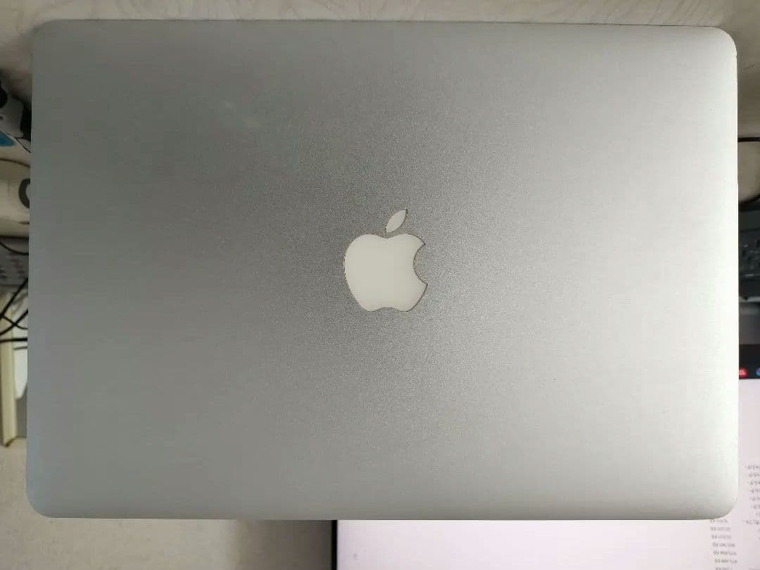 Apple MacBook Air　メモリ4G　SSD256G