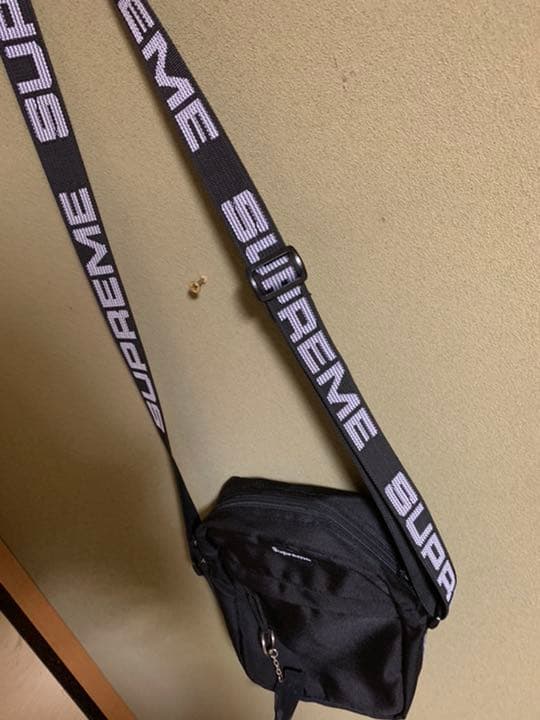 シュプリームサコッシュ