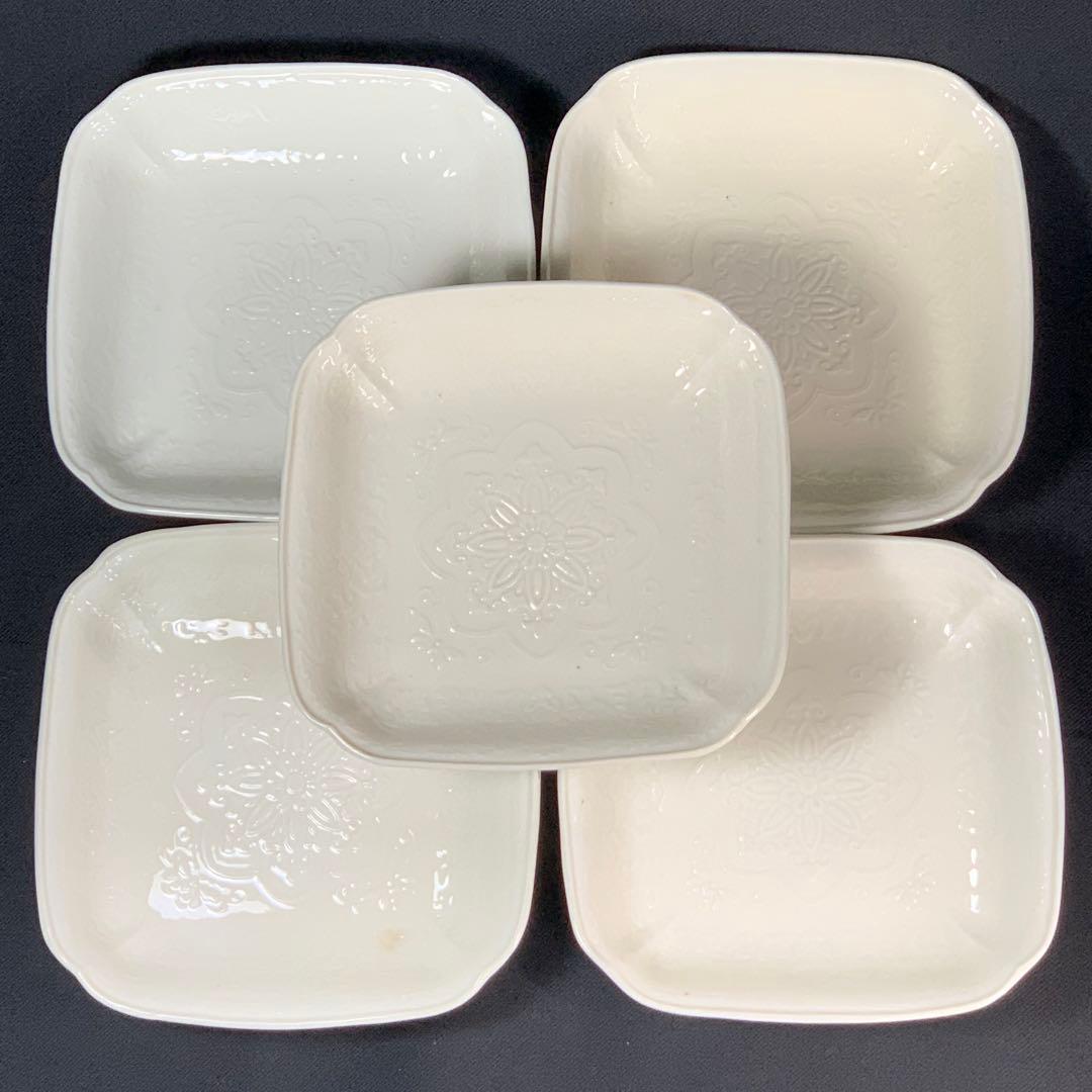 K542☆古い 愛媛 砥部焼 向井製 淡黄磁膾皿 5人前 陽刻 白磁 共箱付