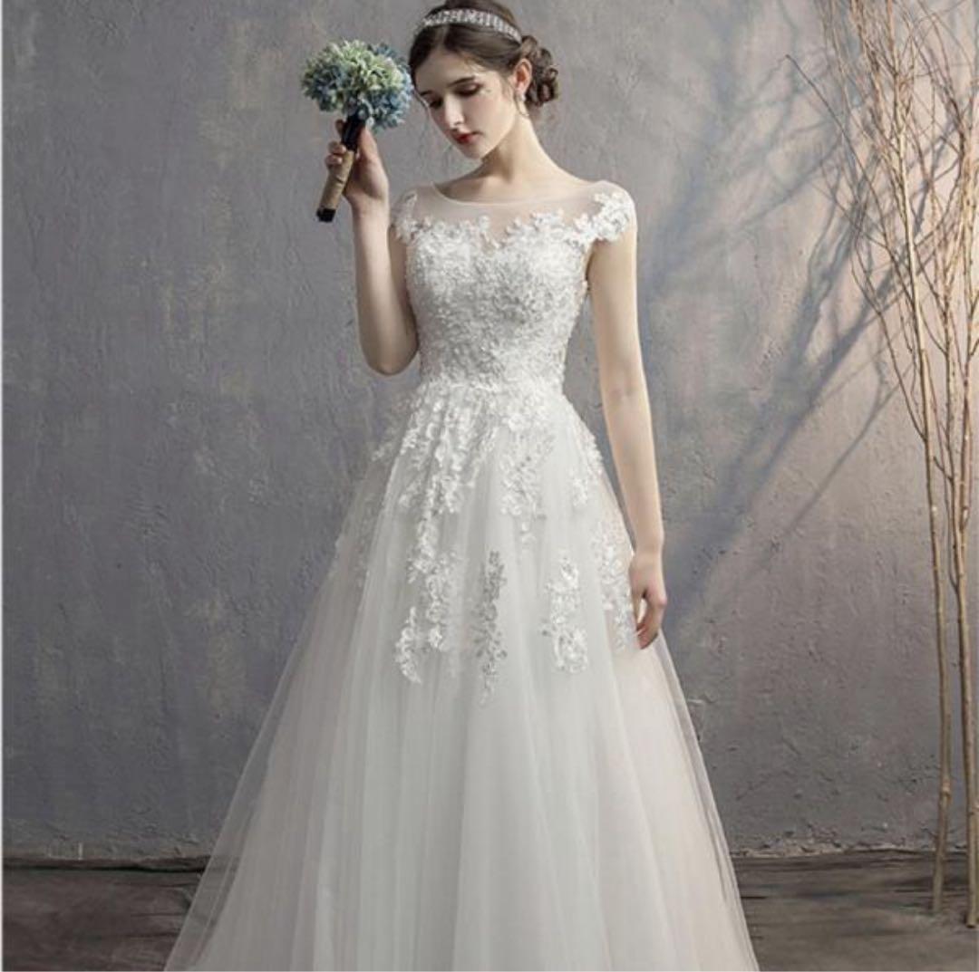 【新品未使用】ホワイト オフショルウェディングドレス(ティアラ•ジュエリー付き)