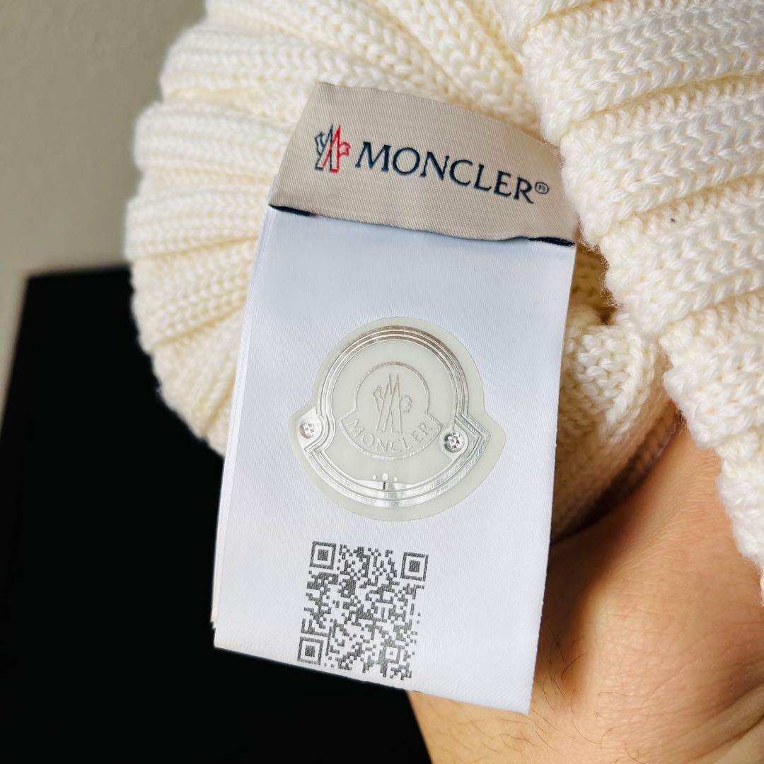 モンクレール　ニット帽　ホワイト ポンポン付き ニット帽