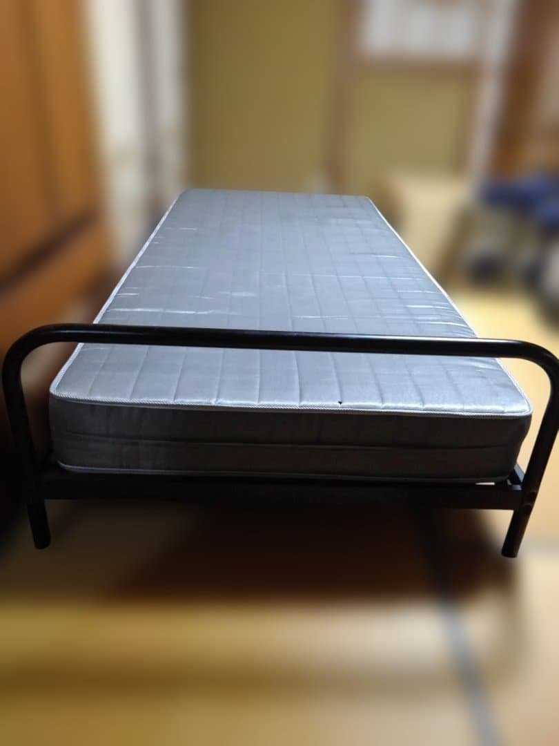 シングルベッド (マットレス付き)