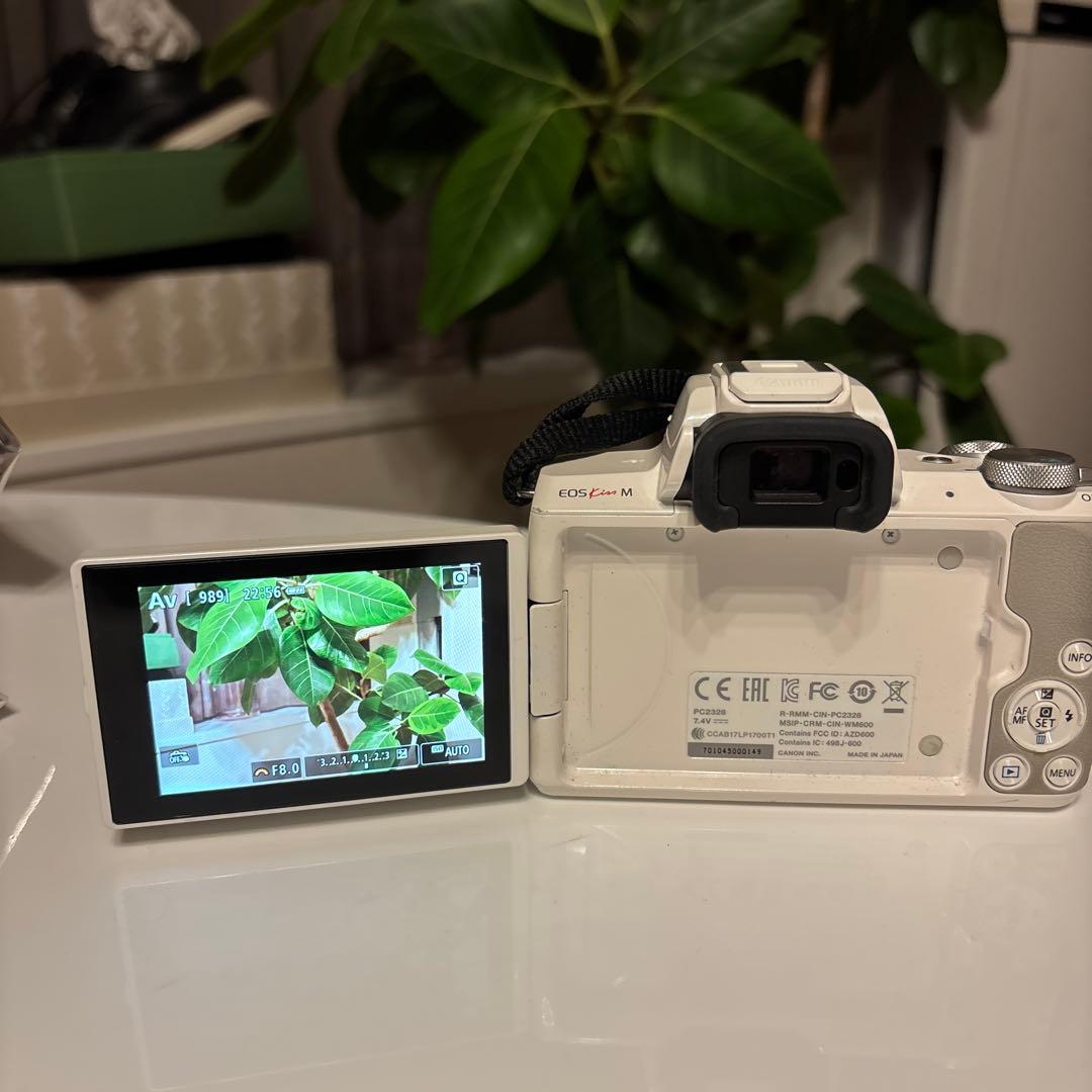 Canon EOS Kiss M ホワイト EF-M 15-45mm