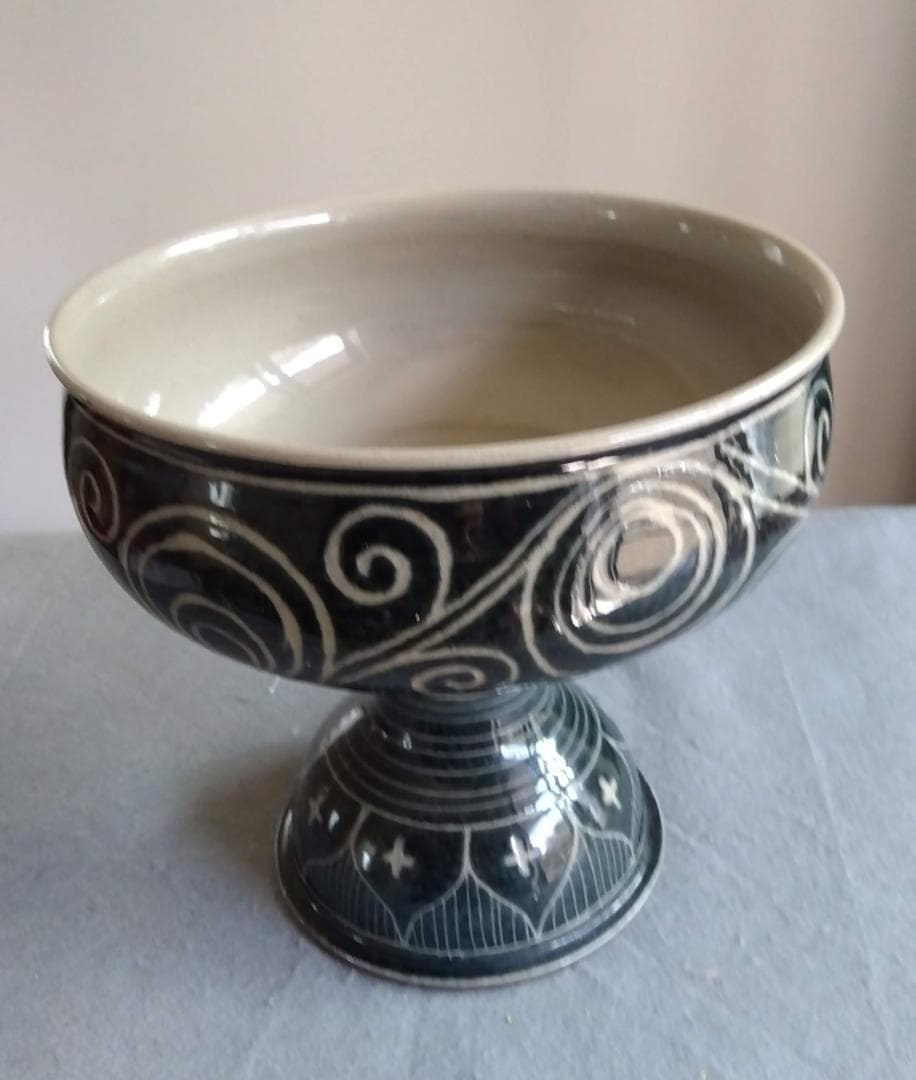 越前焼　あかね陶房　山路茜　藍化粧のポップモダニズムな斬新デザイン巨大コンポート