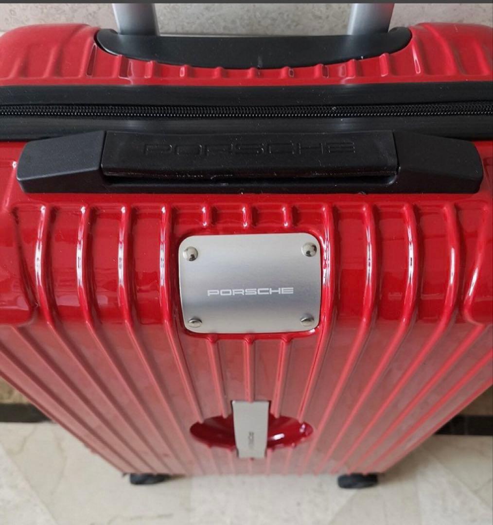 【大幅値下げ致しました】さらに値下げしました。真っ赤な軽量スーツケース