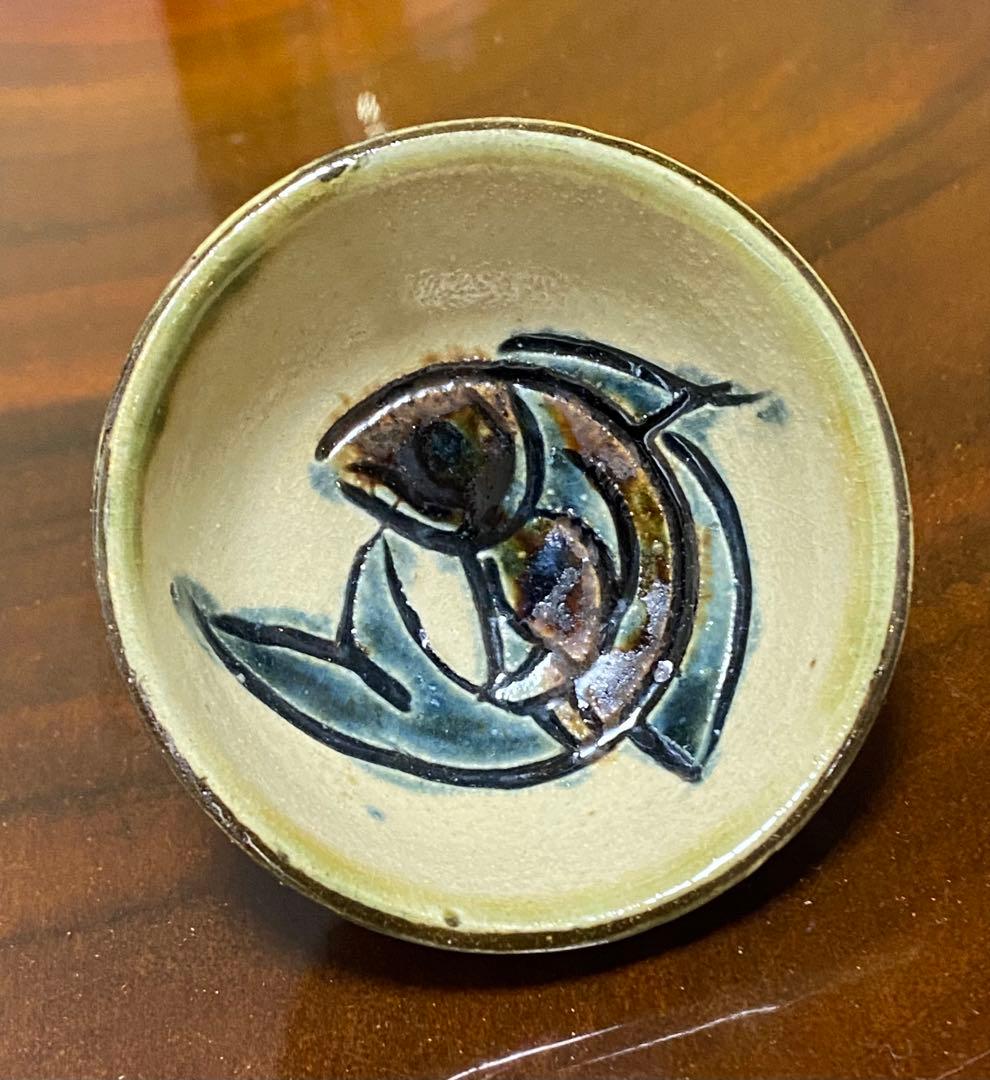 金城次郎 壺屋焼 魚文盃　　ぐい呑　酒呑　酒器　 沖縄　人間国宝