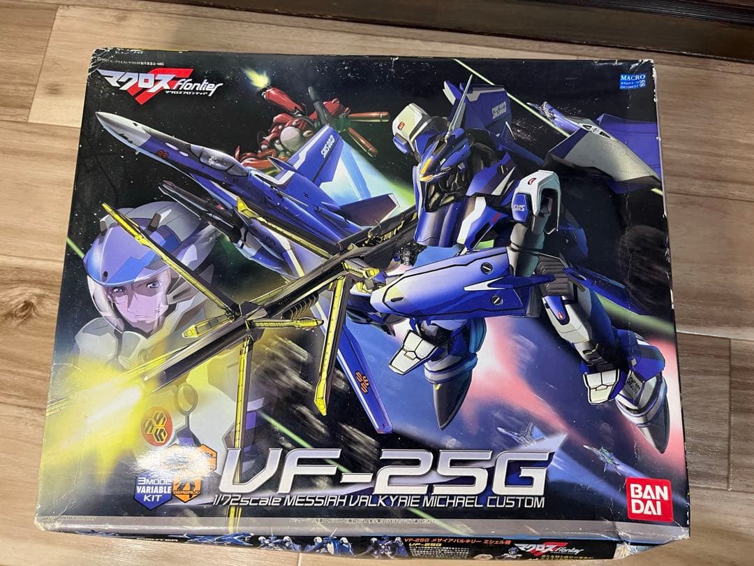 バンダイ　メサイアバルキリー　ミッシェル機　プラモデル　マクロスF