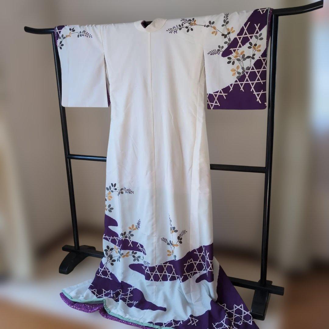 舞踊　着物　裾引き　白