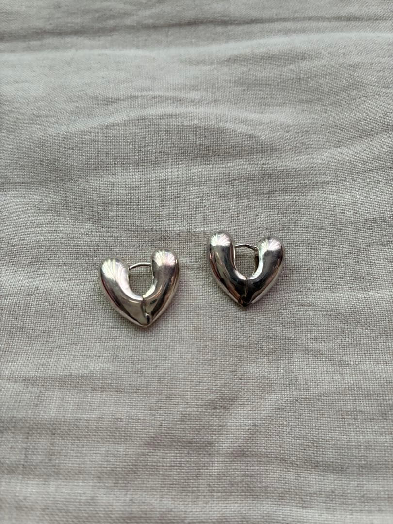 ANNIKA INEZ ハートフープピアスS