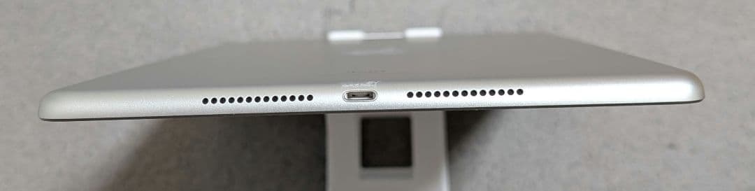 訳ありApple iPad 第8世代 32GB Wi-FIモデルシルバー 本体