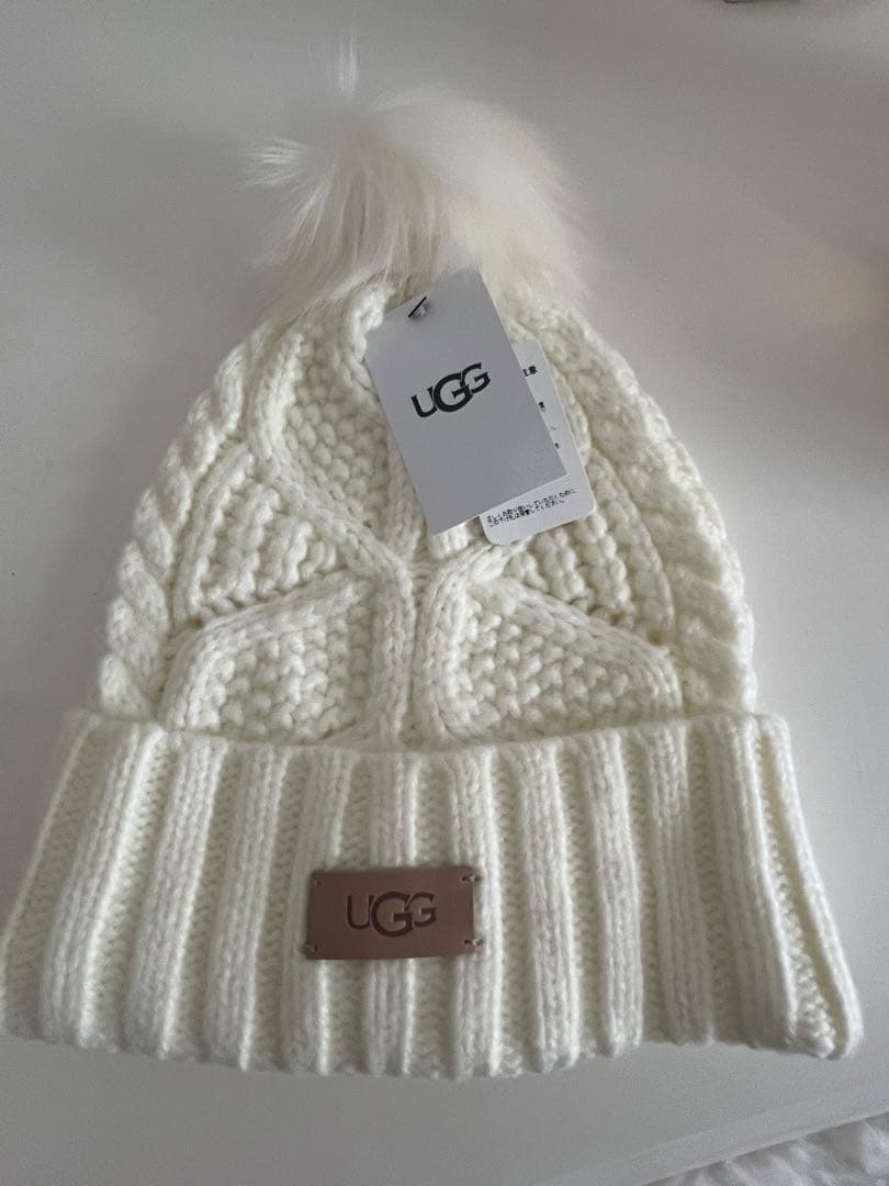 UGG ホワイト ニット帽 ファー付き