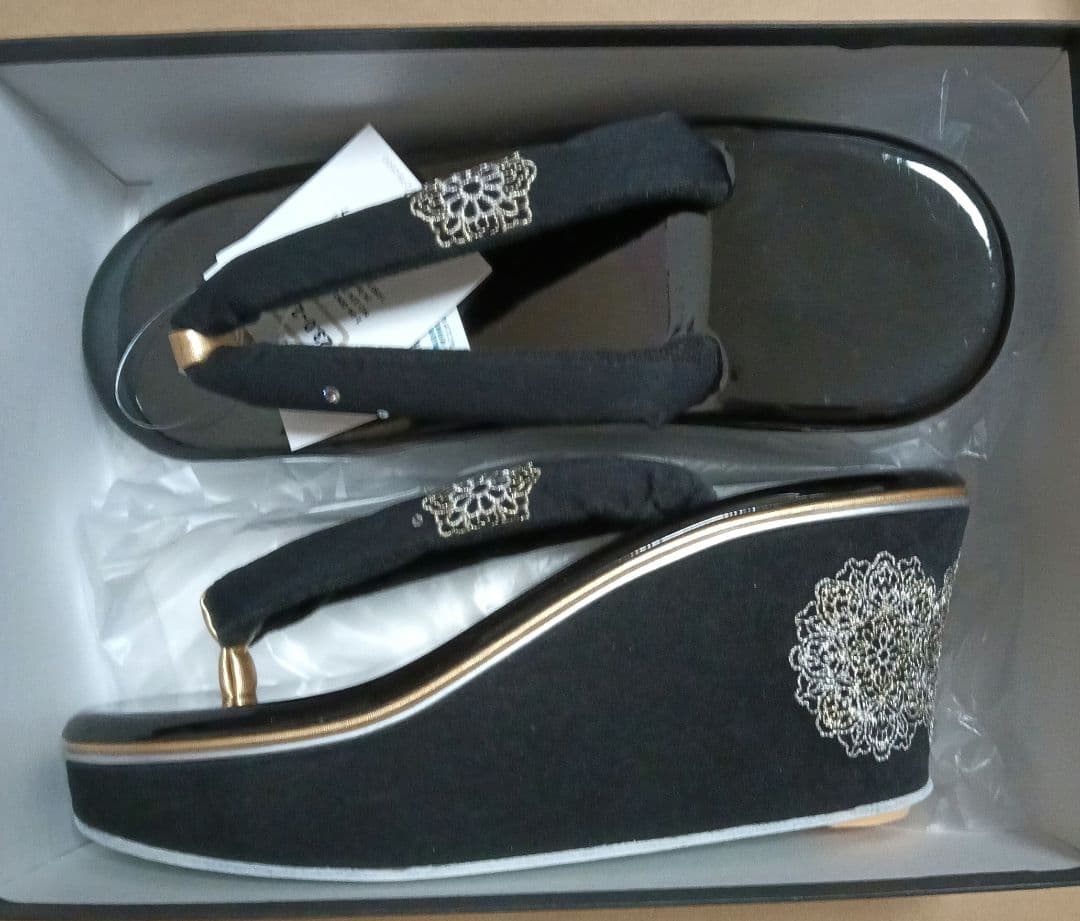 高級 草履・バッグ　刺繍 ラインストーン 厚底　豪華　成人式（振袖）卒業式（袴）