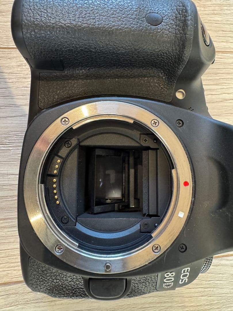 Canon EOS 80D 本体と付属品