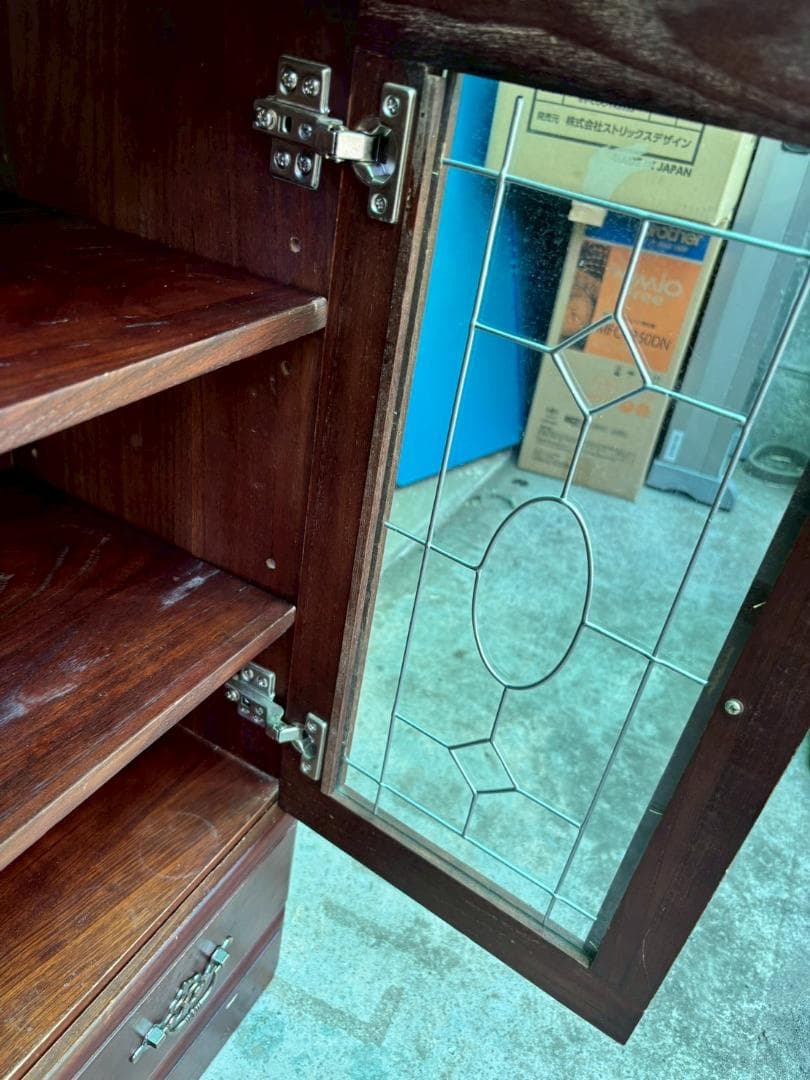 ステンド調　アンティーク　キャビネット　ガラス扉　ガラス戸棚　レトロ　インテリア