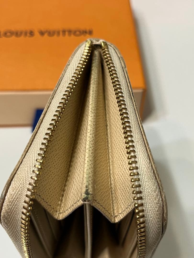 ルイヴィトン ダミエ アズール ジッピー パース コンパクトウォレット 白