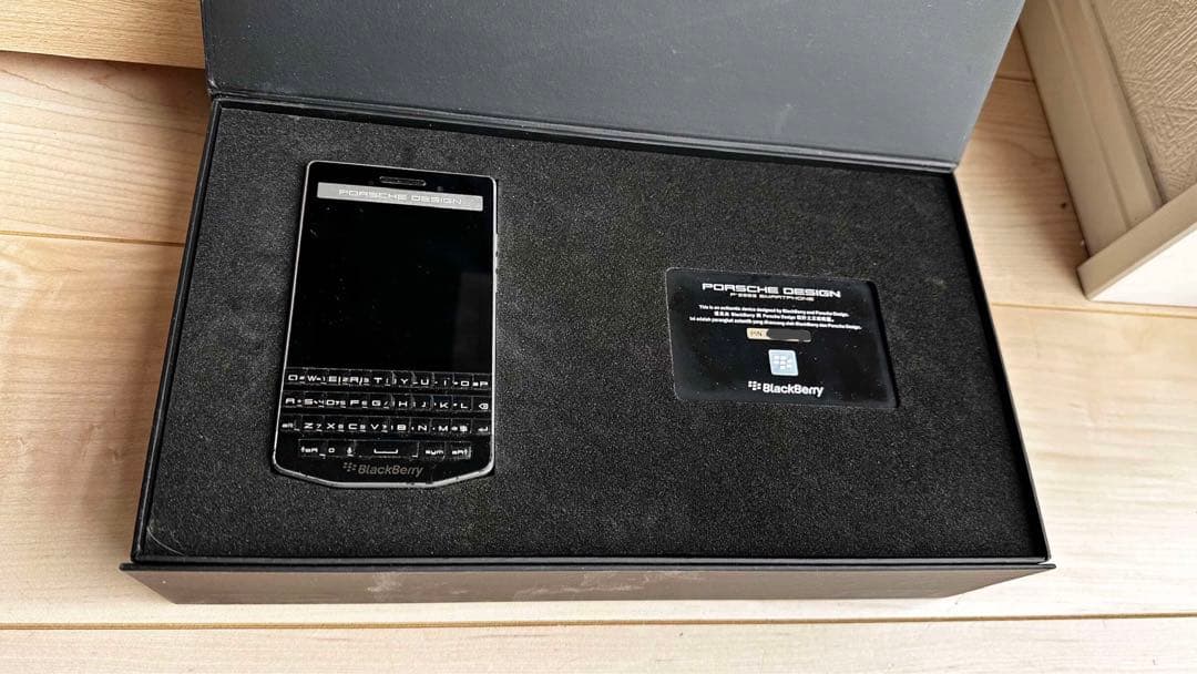 BlackBerry PORSCHE DESIGN P'9983 スマートフォン