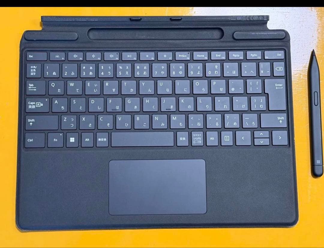 Microsoft Surface Pro用のスリムペン2付きキーボード