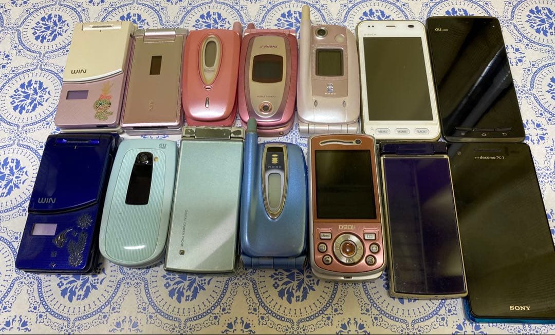 ガラケー11台、スマホ3台ジャンク